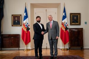 Boric termina su período haciendo referencia al «virus de altura»