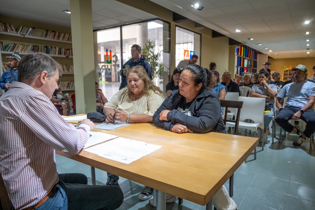 A partir de gestiones del municipio, vecinos de la ciudad quedaron a un paso de escriturar sus viviendas