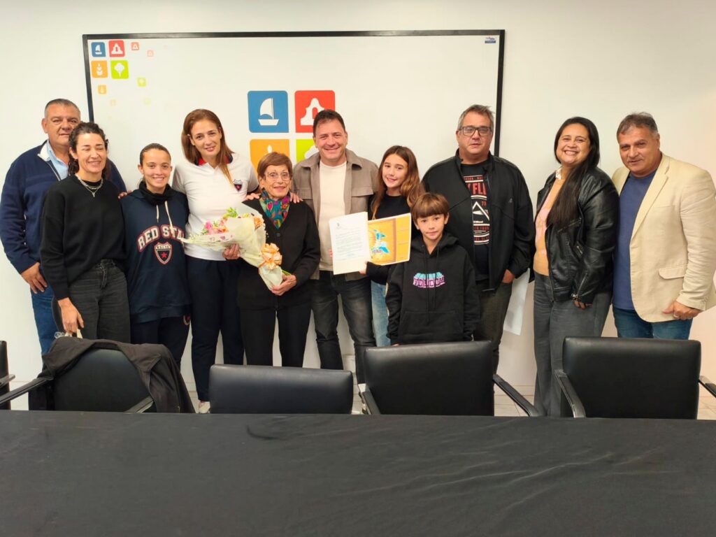El intendente Raimundo brindó un reconocimiento a Emilia Bäer, campeona nacional de natación