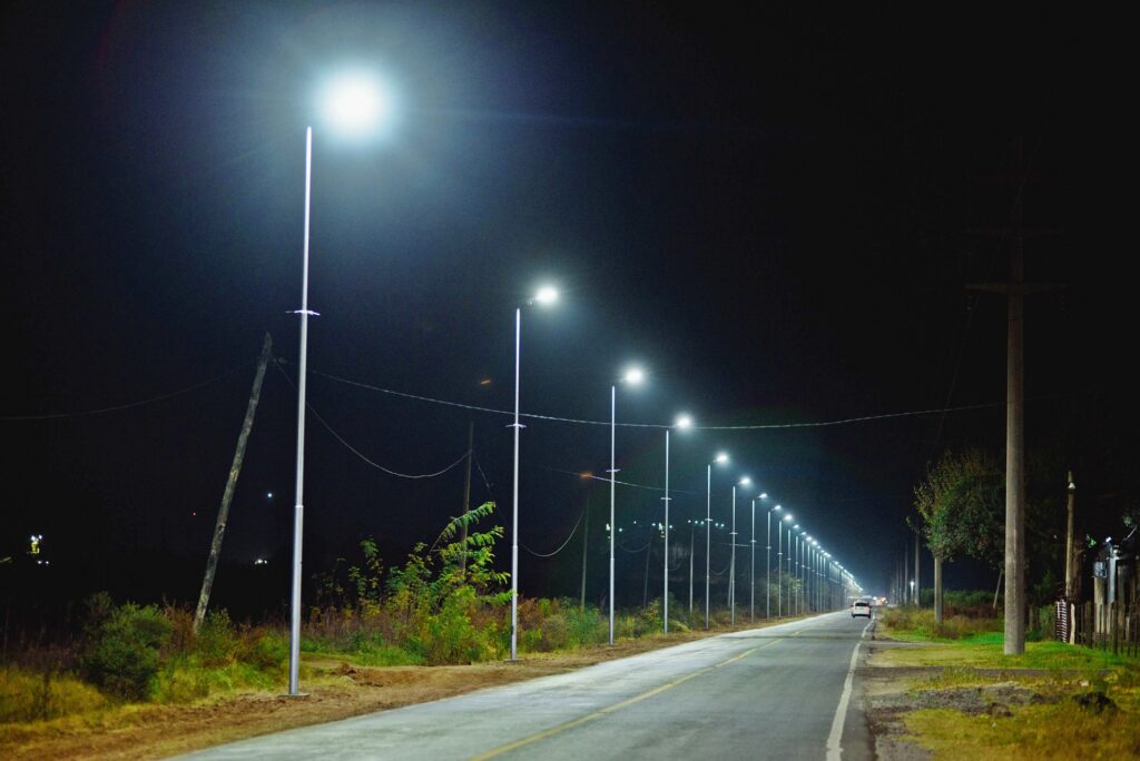 San Lorenzo avanza con la iluminación del camino a Ricardone: ya habilitó la primera etapa y continúa la obra
