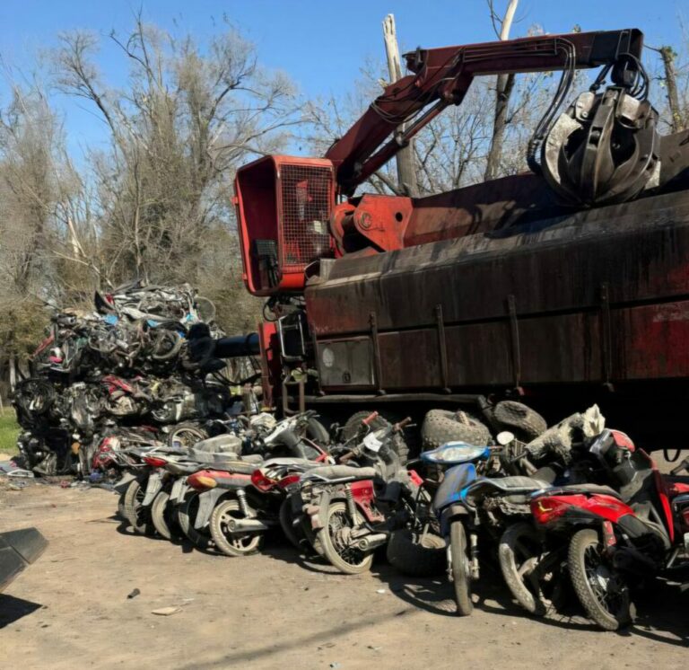 Puerto: se compactaron 300 motovehículos Puerto: se compactaron 300 motovehículos