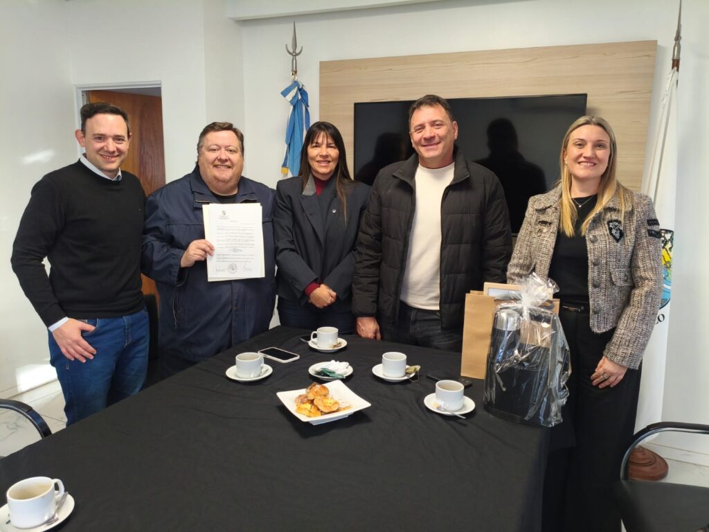 La Municipalidad brindó un reconocimiento a la agencia de viajes Il Mondo por sus 25 años de trayectoria La Municipalidad brindó un reconocimiento a la agencia de viajes Il Mondo por sus 25 años de trayectoria