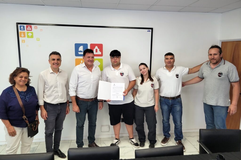 Raimundo reconoció a alumnos de la escuela N° 477 que obtuvieron el primer premio en una exposición tecnológica