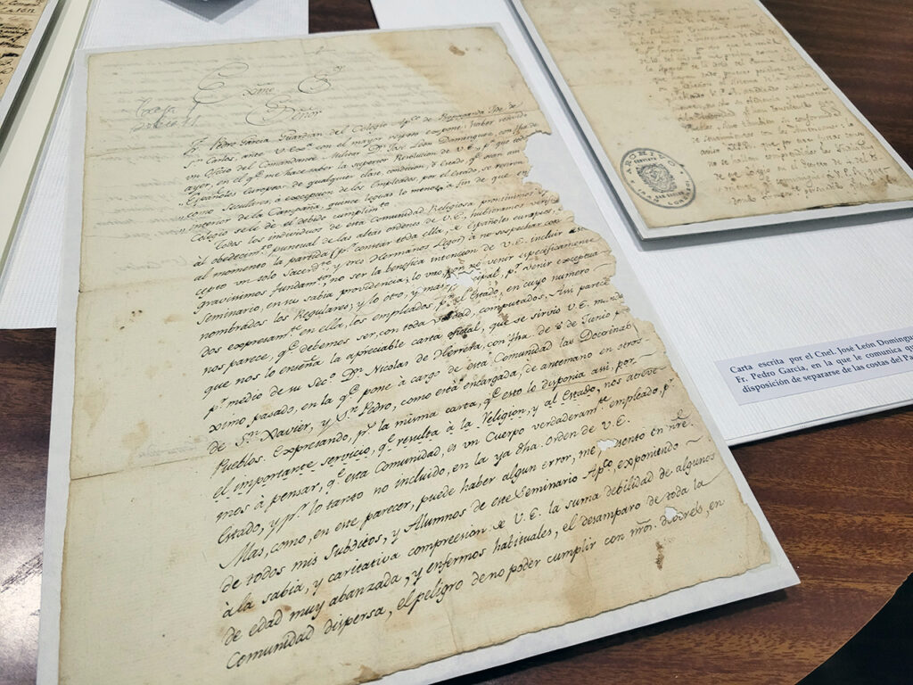 Se inaugura una muestra de cartas históricas con un manuscrito del general San Martín