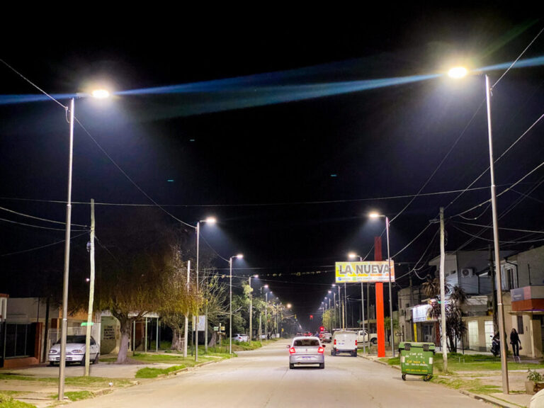 La Municipalidad potenció la iluminación led de un tramo de bulevar Oroño